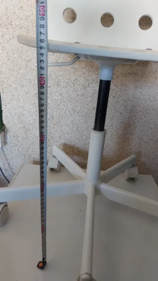 Silla giratoria blanca con ruedas (regalo cojin)