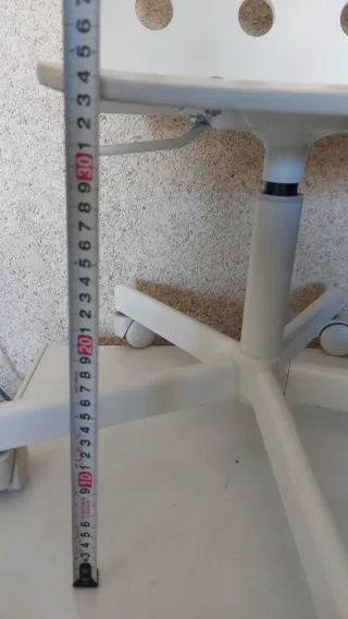 Silla giratoria blanca con ruedas (regalo cojin)