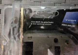 Cerradura de embutir Tesa