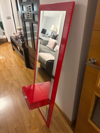 Mueble de entrada moderno con espejo y cajón