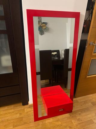 Mueble de entrada moderno con espejo y cajón