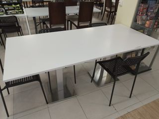 Mesa grande multiusos blanca y plateada