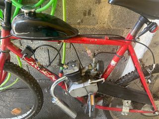Bicicleta con motor de gasolina