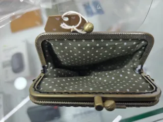 Monedero artesanal bordado flores