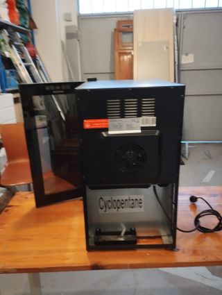 Nevera de vinos Giona modelo CVG18T