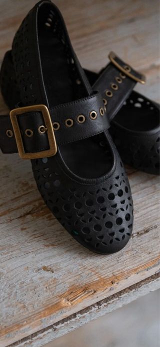 Bailarinas caladas piel con hebilla