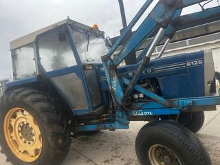 Tractor Ebro 6125 con pala