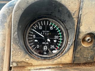 Tractor Ebro 6125 con pala