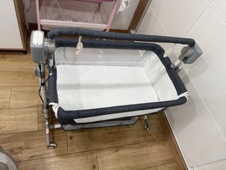 Cuna de recién nacido gris