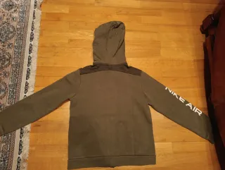 Chaqueta Nike verde con cremallera