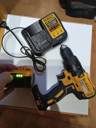 TALADRO DEWALT PERCUTOR DCD778