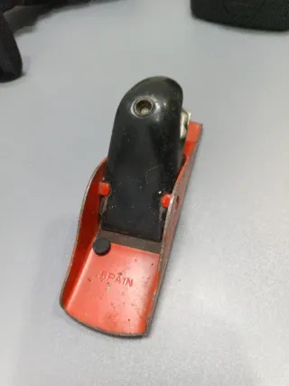 Cepillo manual de carpintero antiguo