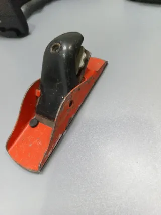 Cepillo manual de carpintero antiguo