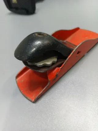 Cepillo manual de carpintero antiguo