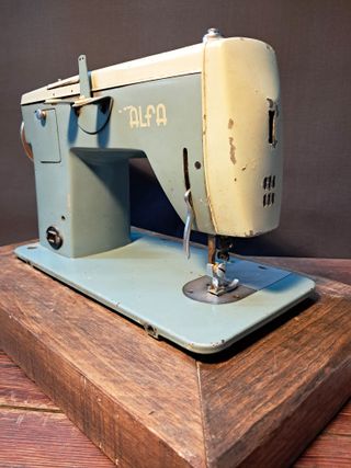 MAQUINA DE COSER ALFAMATIC 109