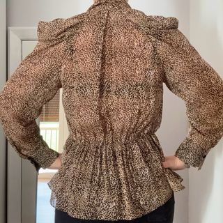 Blusa leopardo con lazada