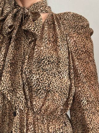 Blusa leopardo con lazada