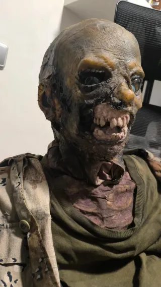 Títere Zombie Realista