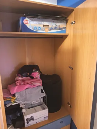 Cama individual 0'90 sin colchón + armario