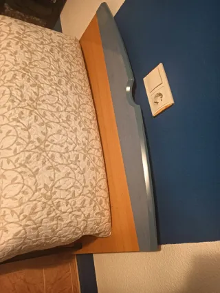 Cama individual 0'90 sin colchón + armario