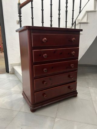 Cómoda de madera color caoba 5 cajones