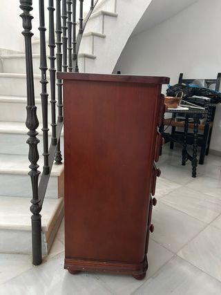 Cómoda de madera color caoba 5 cajones