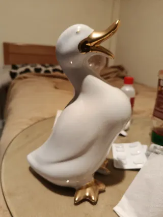 Figura de porcelana de pato