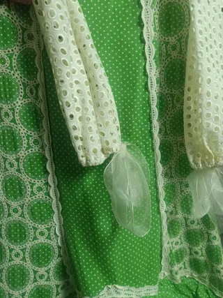 Traje de flamenca perforado verde y beig