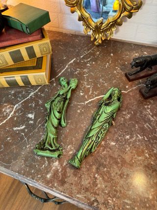 Pareja de figuras orientales en madera tallada (25