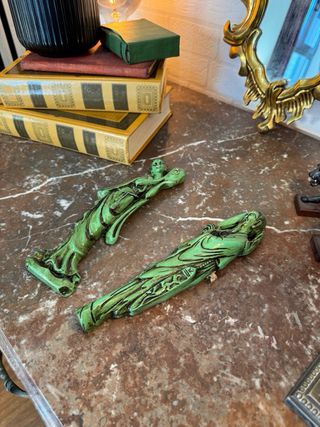 Pareja de figuras orientales en madera tallada (25