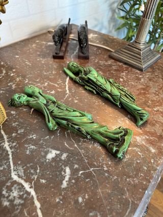 Pareja de figuras orientales en madera tallada (25