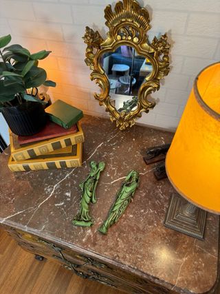 Pareja de figuras orientales en madera tallada (25