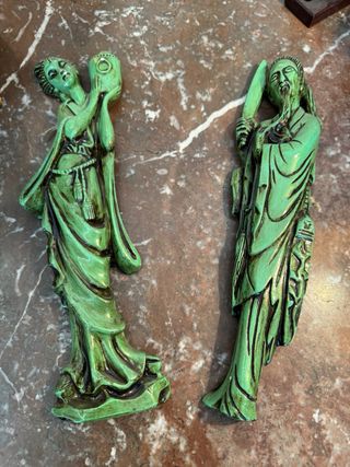 Pareja de figuras orientales en madera tallada (25
