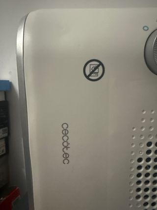 Calefactor y ventilador plateado y blanco