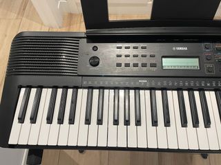 Yamaha PSR-E273 + Soporte