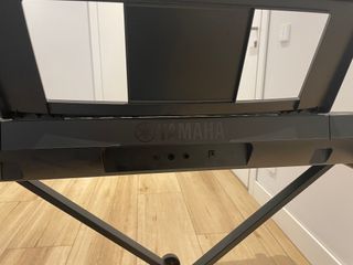 Yamaha PSR-E273 + Soporte