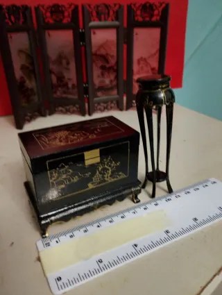 Muebles miniatura orientales