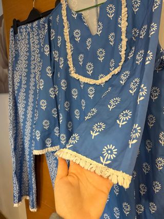 Conjunto Ropa Azul Flores Blancas