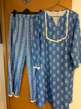 Conjunto Ropa Azul Flores Blancas