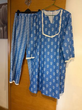 Conjunto Ropa Azul Flores Blancas