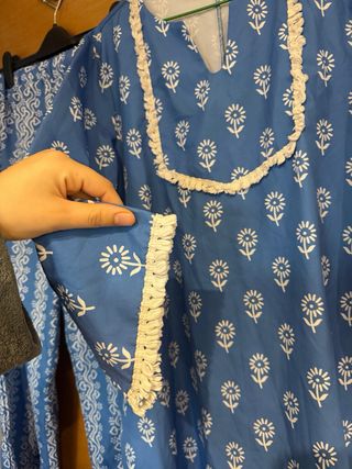 Conjunto Ropa Azul Flores Blancas