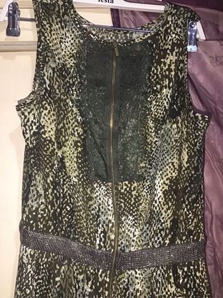 Vestido elegante marrón estampado