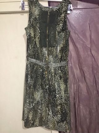 Vestido elegante marrón estampado