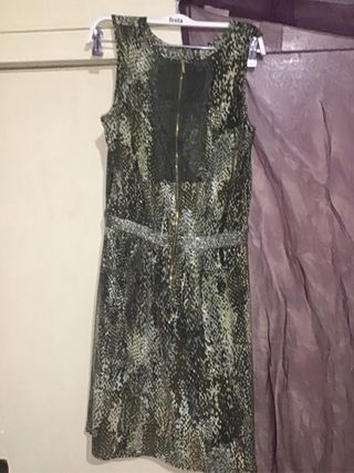 Vestido elegante marrón estampado