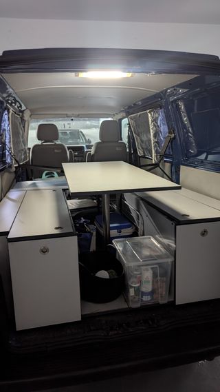 Mueble camper a medida VW T4 – Cama+Mesa+Colchón