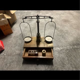 Báscula antigua de precisión