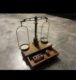 Báscula antigua de precisión