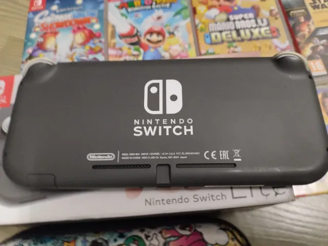 Nintendo Switch Lite Gris + 5 Juegos
