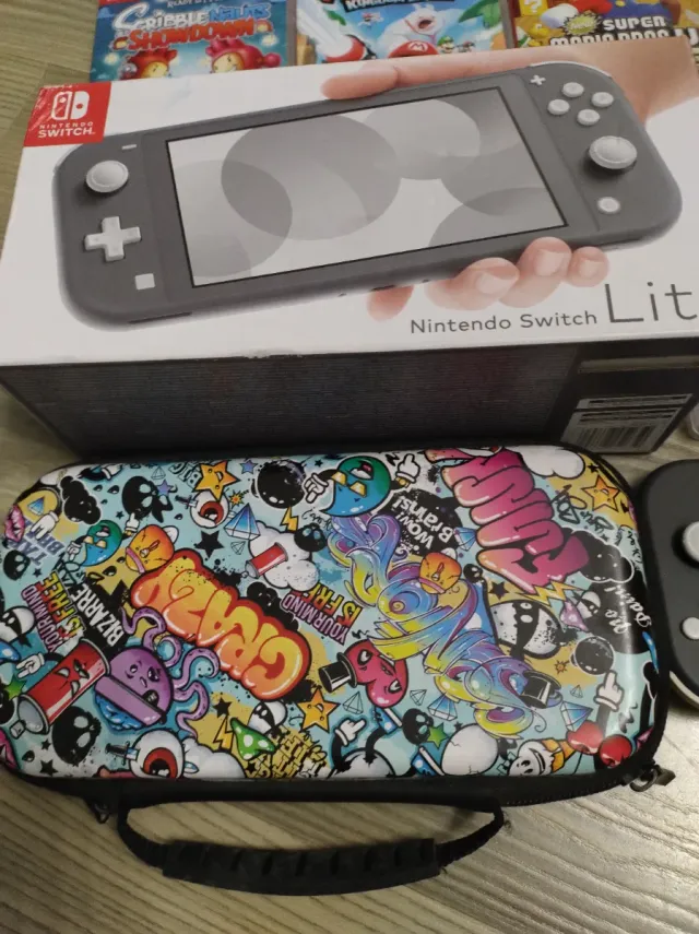 Nintendo Switch Lite Gris + 5 Juegos