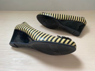 Zapatos de cuña a rayas